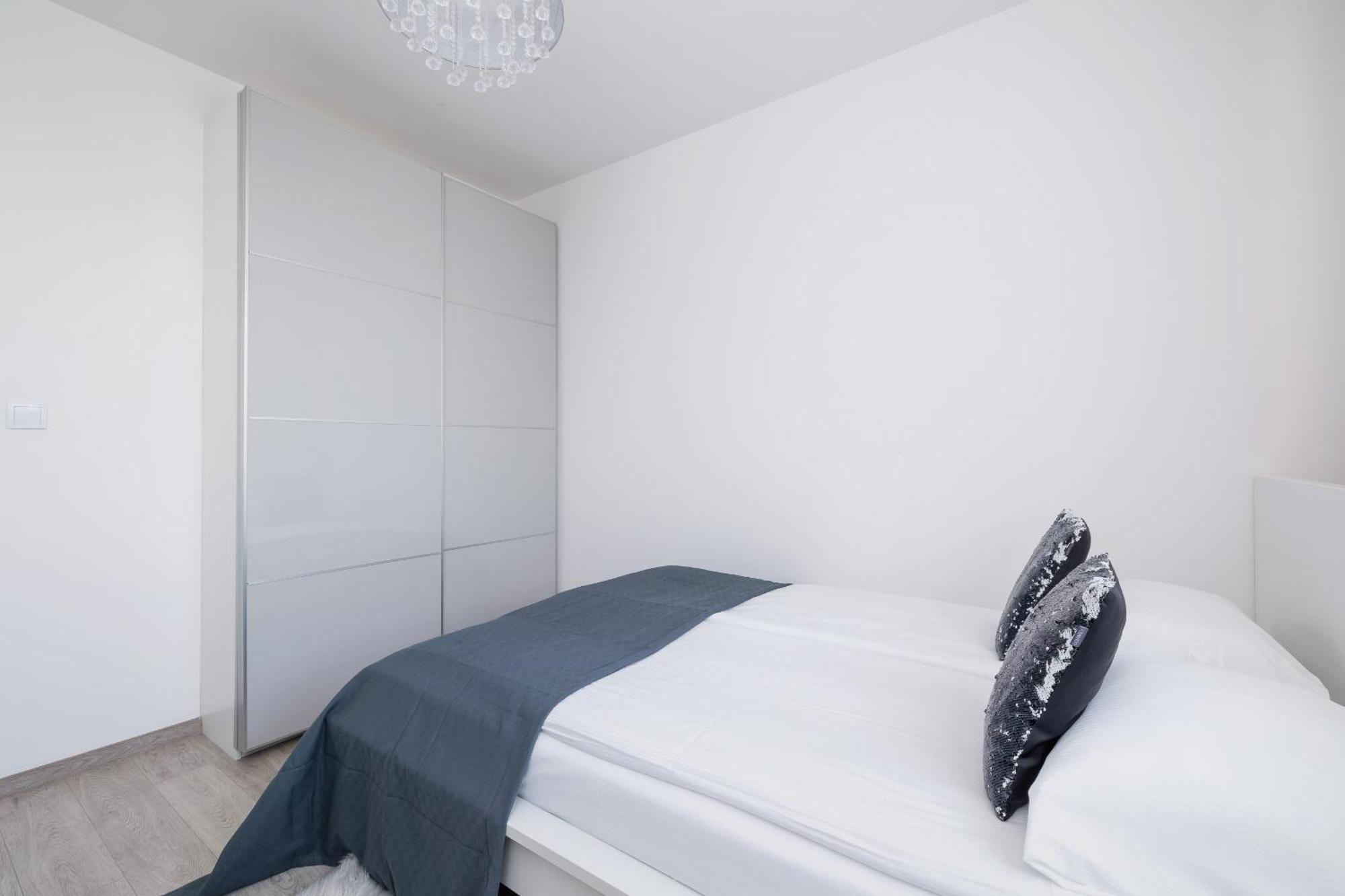 Cracow Pradnik Spacious & Family Apartment With 3 Bedroom By Renters Prestige Krakow Exterior photo